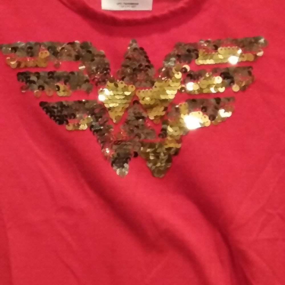 GIRLS WONDER WOMAN SHIRT..... EUC
